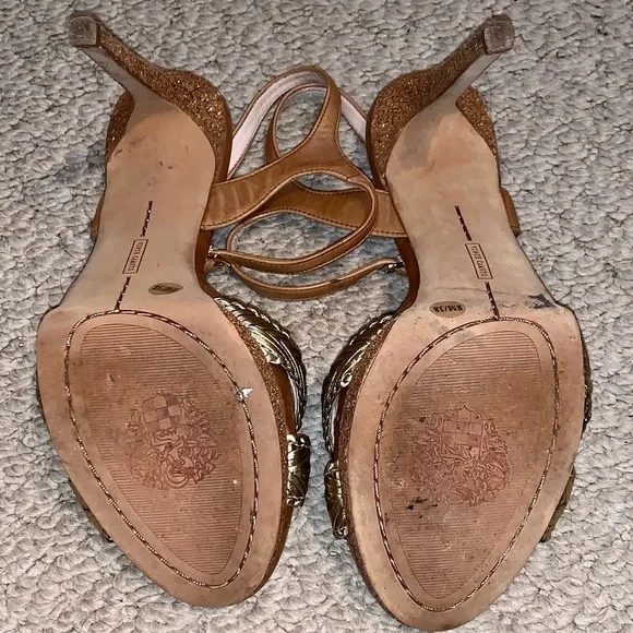 Vince Camuto stunningly sparkly shoes - Picture 4 of 7